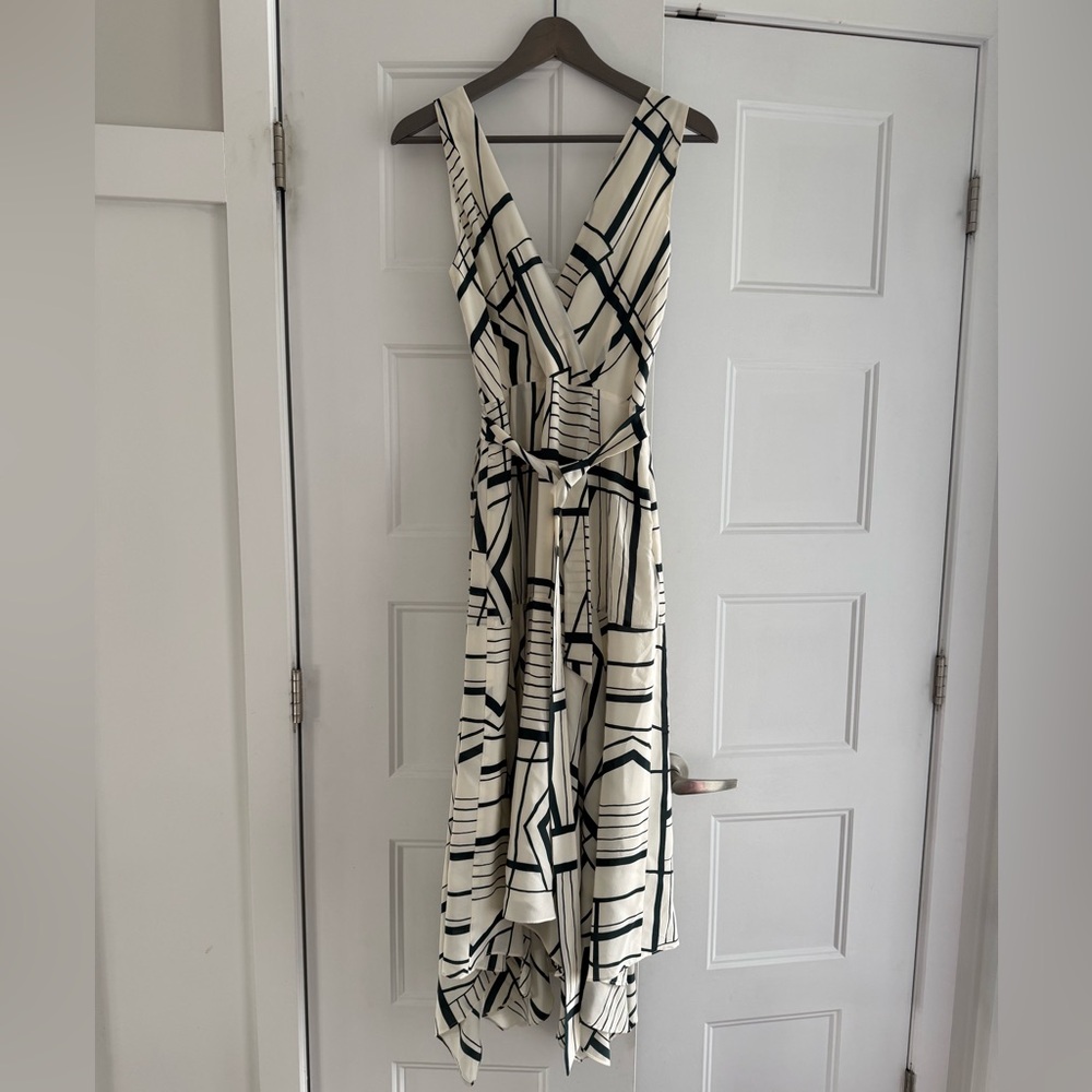 Sleeveless V-Neck Black & Cream Geometric Wrap Dress